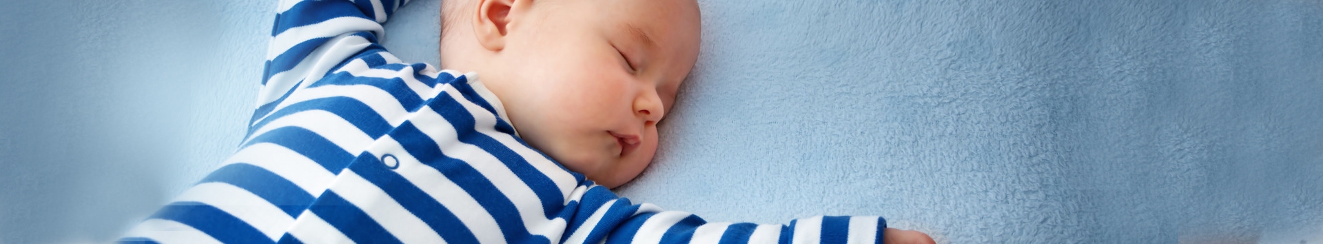 Bebê gemendo durante o sono: Entenda o porquê e como agir